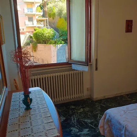 Luminoso Vacanze Vista Mare In Centro Διαμέρισμα *